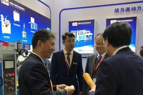 ��˾�I����չ